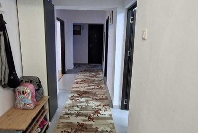 Apartament cu 4 camere decomandat în Apărătorii Patriei