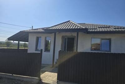 Casă cu 3 camere în Bârnova
