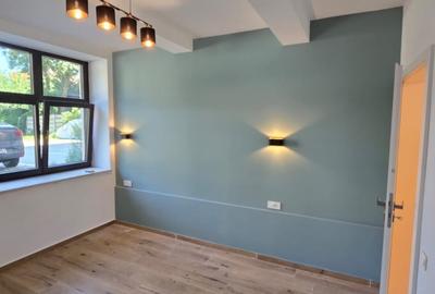 Apartament cu 3 camere semidecomandat în Central - 1