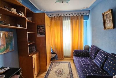 Apartament cu 3 camere decomandat în Sud