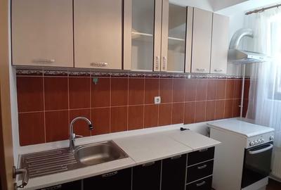 Apartament cu 2 camere decomandat în Apusului