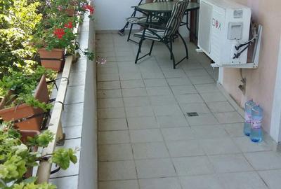 Apartament cu 2 camere semidecomandat, mobilat în Central