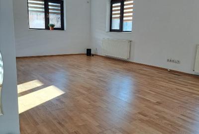 Casă individuală cu 4 camere cu Teren 300 Mp în Central
