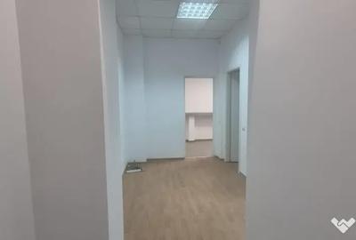 Spațiu comercial, de 105 mp, în Central - 4
