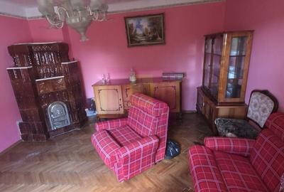 Casă cu 5 camere în Central