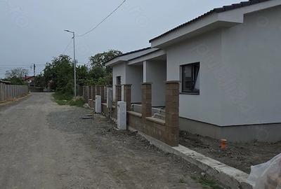 Casă cu Teren 250 Mp în Moșnița Veche - 1