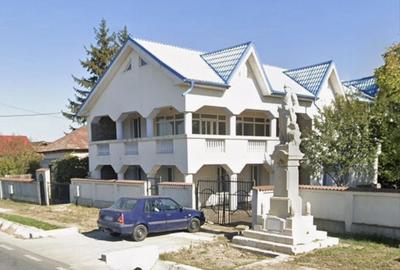 Casă cu 4 camere în Curtișoara