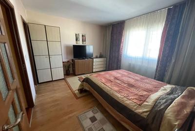 Apartament cu 3 camere decomandat, mobilat în Iris