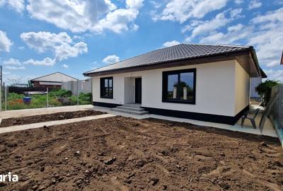 Casă cu 3 camere decomandat cu Teren 388 Mp în Agigea