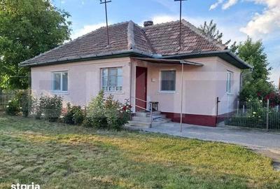 Casă cu 2 camere cu Teren 8291 Mp în Central