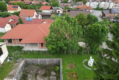 Casă cu 7 camere cu Teren 1052 Mp în Central - 19