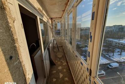 Apartament cu 4 camere decomandat în Costin Georgian