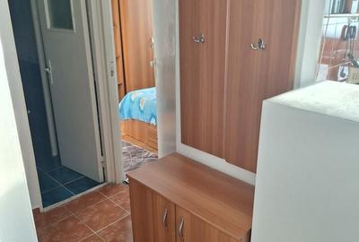 Apartament cu 3 camere decomandat în Exterior Vest