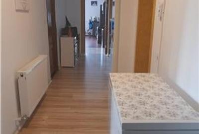 Apartament cu 3 camere decomandat în Fundeni