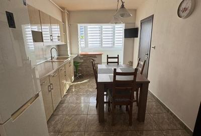 Apartament cu 2 camere decomandat în Micro 11
