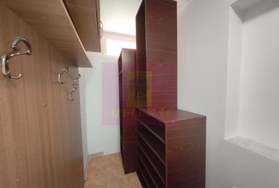 Casă cu 7 camere cu Teren 790 Mp în Central