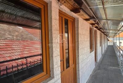 Casă individuală cu 13 camere cu Canalizare în Central - 3