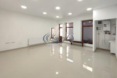 Spațiu comercial, de 86.699996948242 mp, în Central