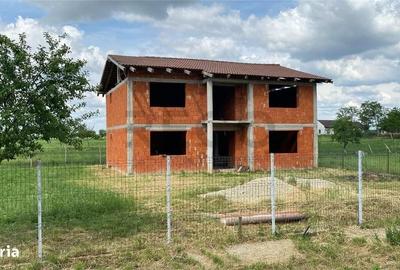 Casă cu 4 camere în Bicaci