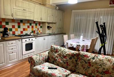 Apartament cu 3 camere semidecomandat, mobilat în Craiovița Nouă