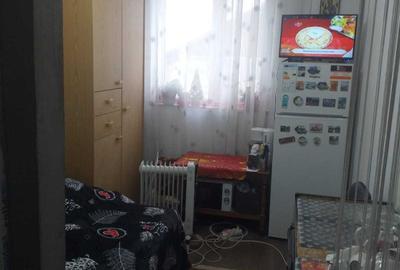Apartament cu 2 camere nedecomandat în 9 Mai