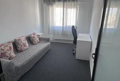 Apartament cu 3 camere semidecomandat în Dacia