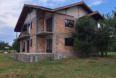 Casă cu Teren 1700 Mp în Șirineasa