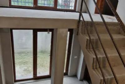 Casă cu 6 camere cu Teren 2601 Mp în Central