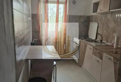 Garsonieră decomandată în Girocului