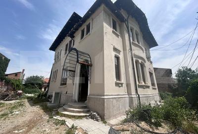 Spațiu comercial, de 800 mp, în Central