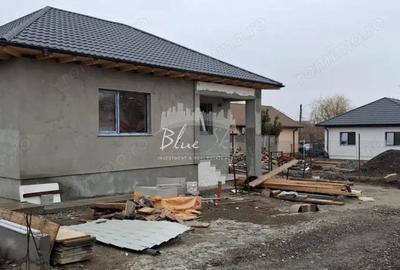 Casă cu Teren 270 Mp în Lumina - 1