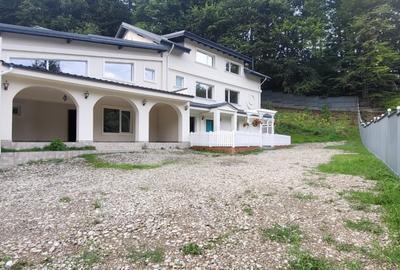 Casă cu 15 camere cu Teren 1300 Mp în Cheia