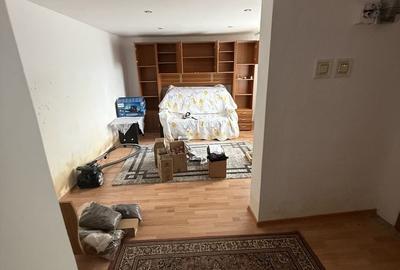 Casă cu 4 camere în Traian