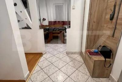 Apartament cu 4 camere semidecomandat în Central - 1