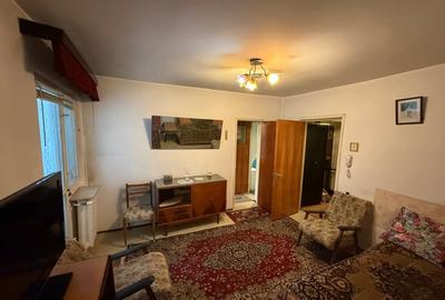 Apartament cu 2 camere semidecomandat în Berceni