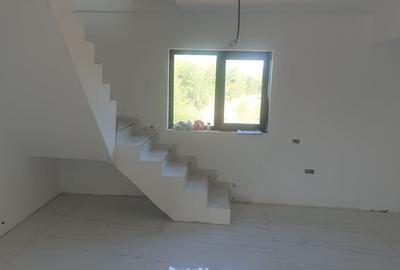Casă cu 4 camere cu Teren 300 Mp în Valu lui Traian