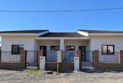 Casă cu 3 camere cu Teren 250 Mp în Moșnița Nouă