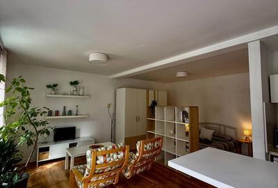 Casă cu 7 camere cu Teren 50 Mp în Central