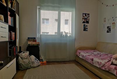 Apartament cu 3 camere decomandat în Tractorul - 9