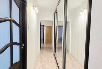 Apartament cu 3 camere decomandat în Piața Centrală