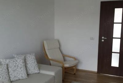 Apartament cu 3 camere semidecomandat în Girocului