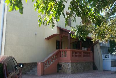 Casă individuală cu 10 camere cu Teren 600 Mp în Central - 2