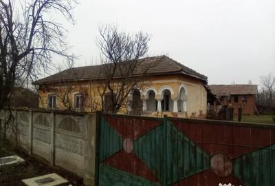 Casă cu 3 camere în Rotunda