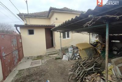 Casă cu 5 camere cu Teren 1100 Mp în Girocului