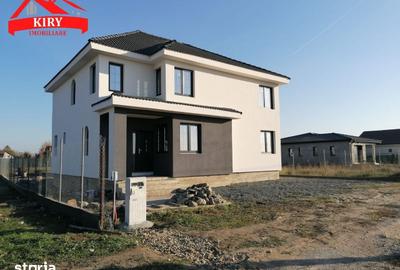 Casă cu 5 camere cu Teren 1100 Mp în Zimandu Nou - 1