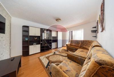 Apartament cu 3 camere decomandat, mobilat în Tractorul