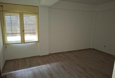 Apartament cu 4 camere decomandat, mobilat în Central - 3