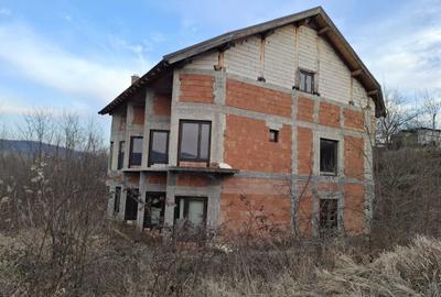 Casă cu 4 camere în Cinciș-Cerna