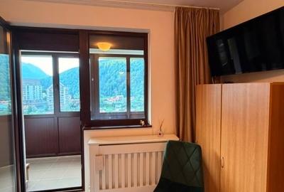 Apartament cu 3 camere decomandat, mobilat în Central