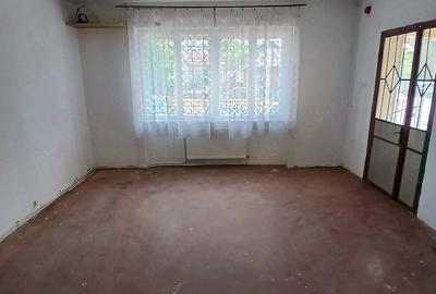 Casă cu Teren 10 Mp în Central - 1